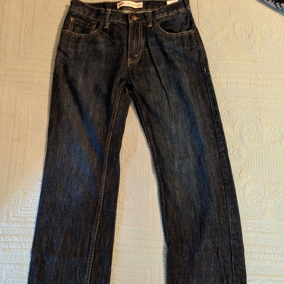 Perfect condition Levi's in dark wash - Picture 3 of 7